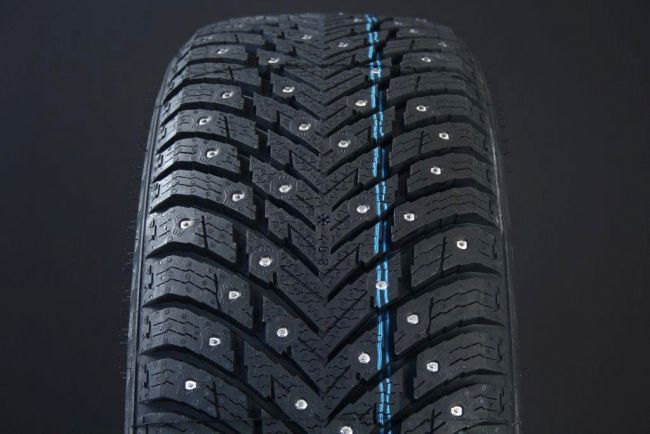 215/60R18 NOKIAN HAKKAPELIITTA 10 SUV DUBB DOT2021