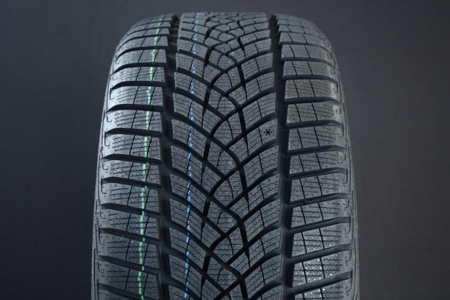 195/50R15 GOODYEAR ULTRAGRIP PERFORMANCE + FRIKTION