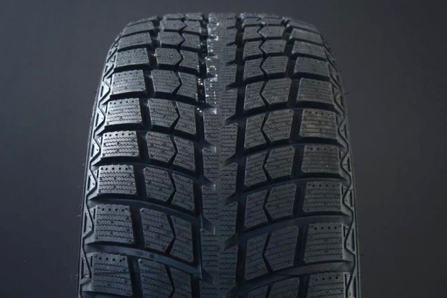 235/75R15 LINGLONG GREENMAX WINTER ICE I-15 FRIKTION