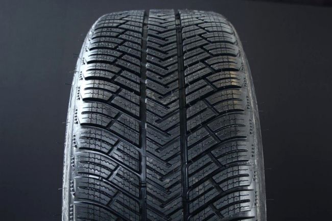 235/50R17 MICHELIN PILOT ALPIN PA4 FRIKTION