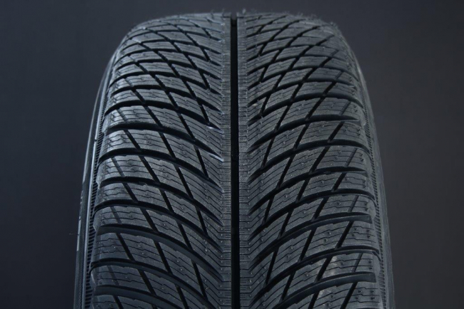 235/60R17 MICHELIN PILOT ALPIN 5 SUV FRIKTION