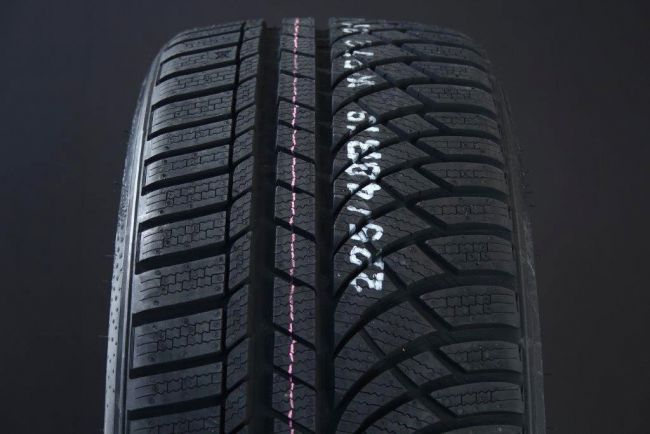 225/40R19 KUMHO WINTERCRAFT WP72 FRIKTION DEMO