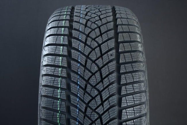 245/50R19 GOODYEAR ULTRAGRIP PERFORMANCE SUV G1 FRIKTION