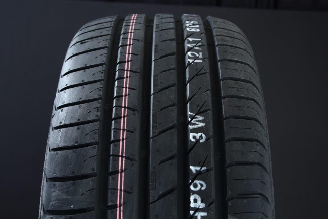 215/65R16 KUMHO CRUGEN HP91