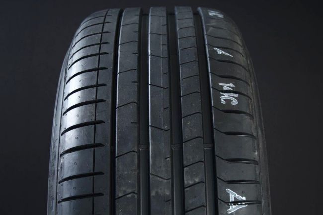 225/45R17 PIRELLI PZERO PZ4