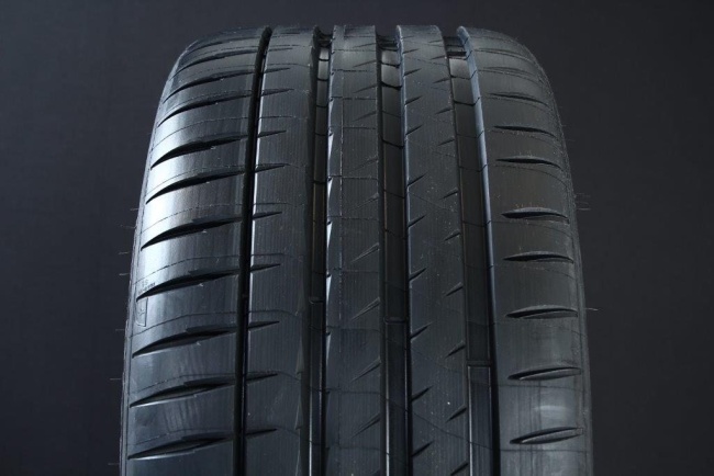 225/40R18 MICHELIN PILOT SPORT 4 S