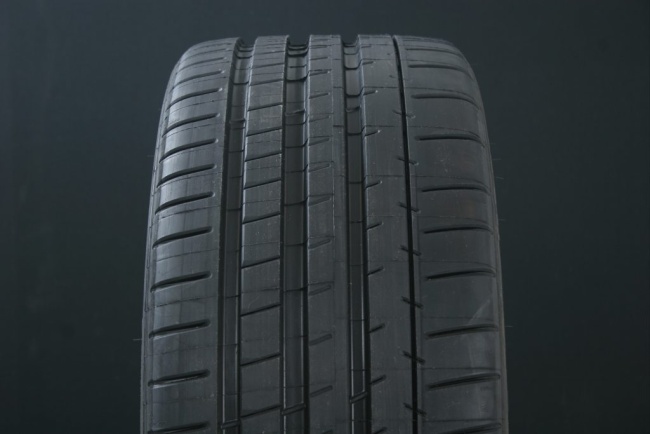 225/40R18 MICHELIN PILOT SUPER SPORT