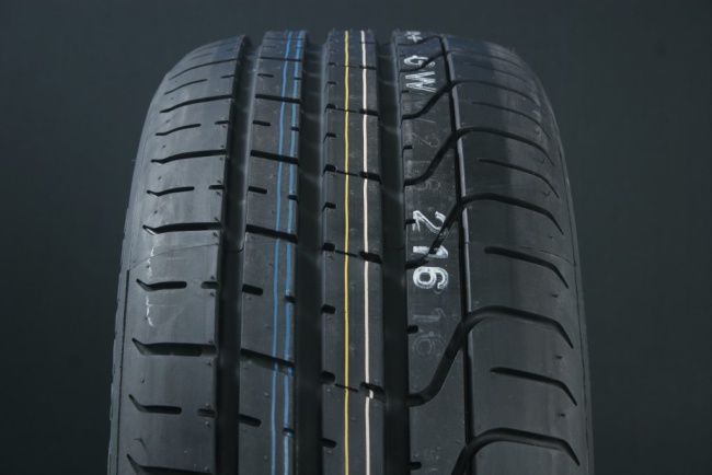 225/40R18 PIRELLI PZERO