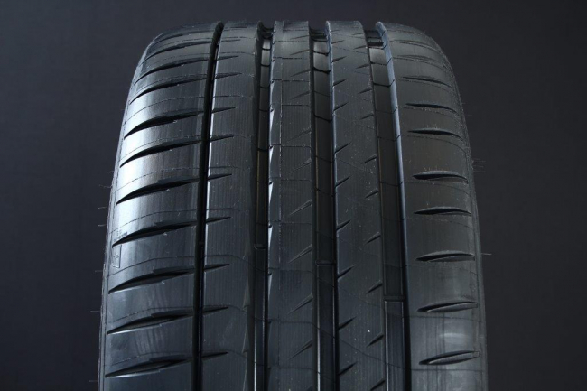 225/45R18 MICHELIN PILOT SPORT 4S