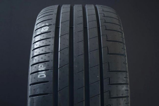 235/45R18 PIRELLI PZERO E