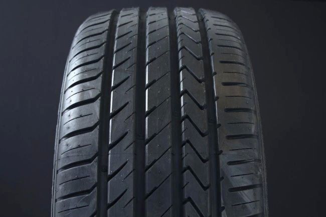 225/40R19 LEXANI LX-TWENTY