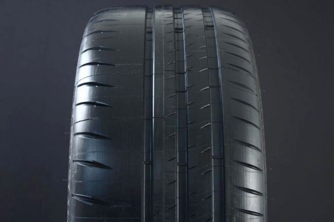 235/35R19 MICHELIN PILOT SPORT CUP 2