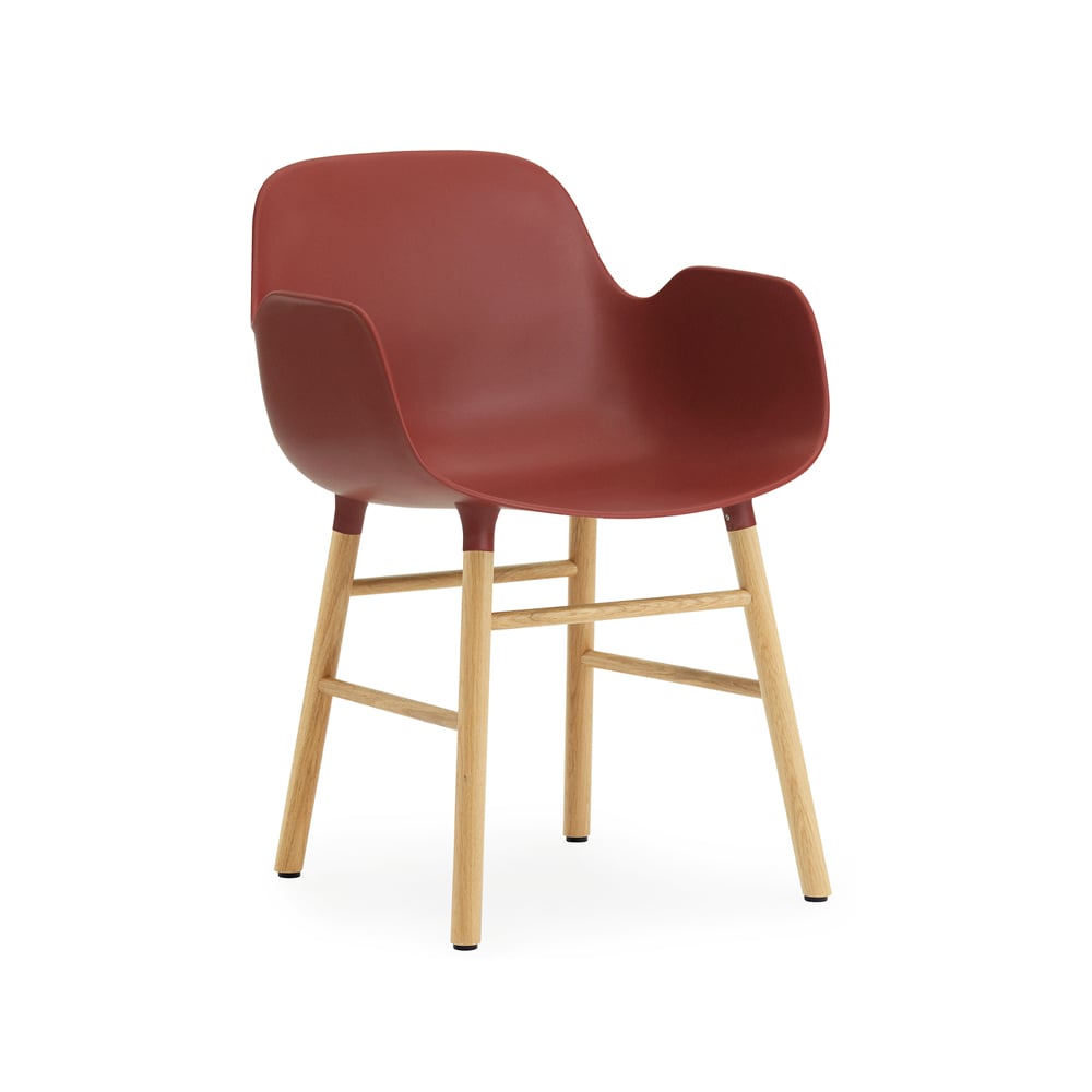 Normann Copenhagen Form käsinojallinen tuoli Red, tammijalat