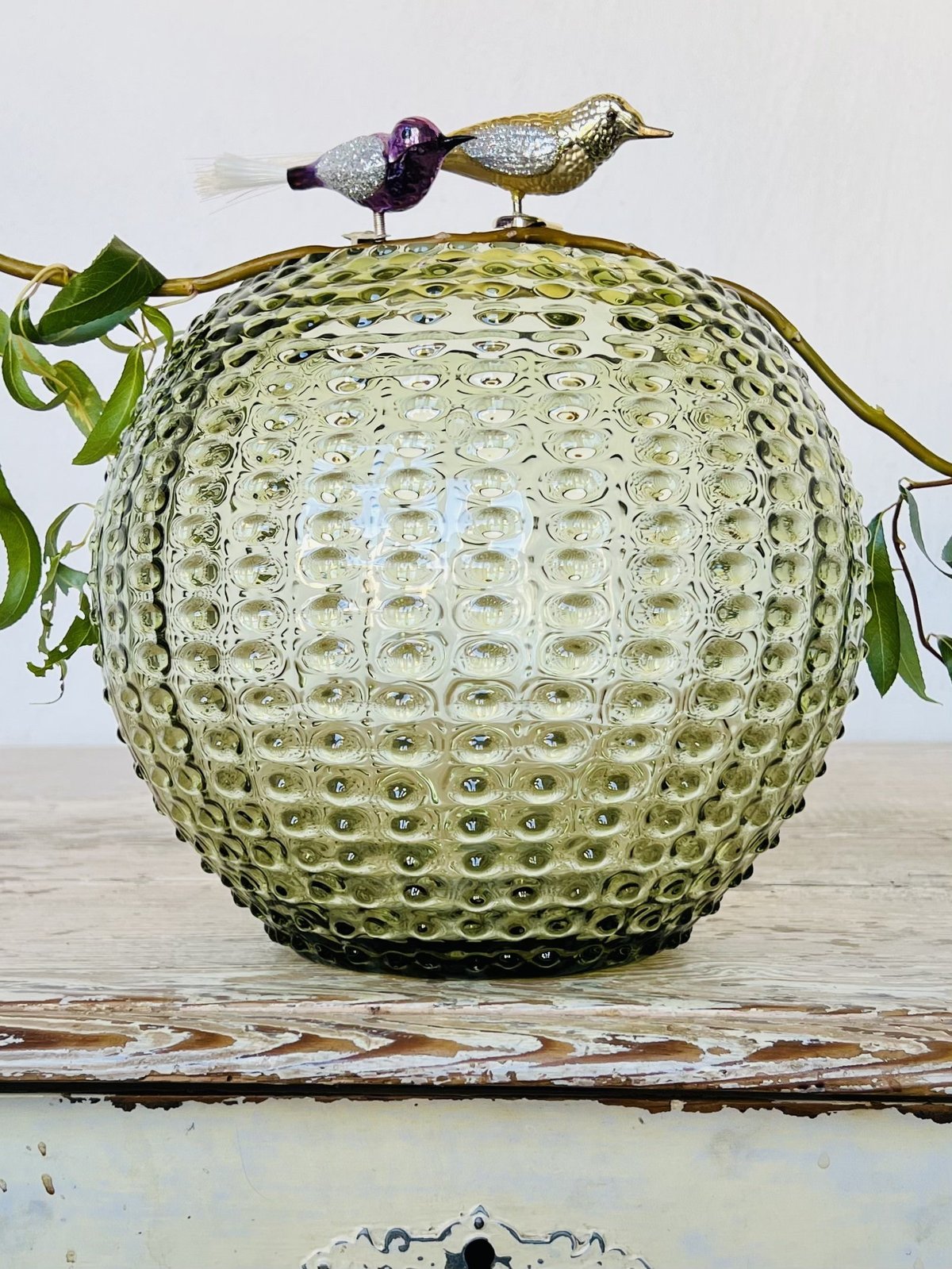 Anna Von Lipa Hobnail Globe maljakko 24 cm Olivegreen