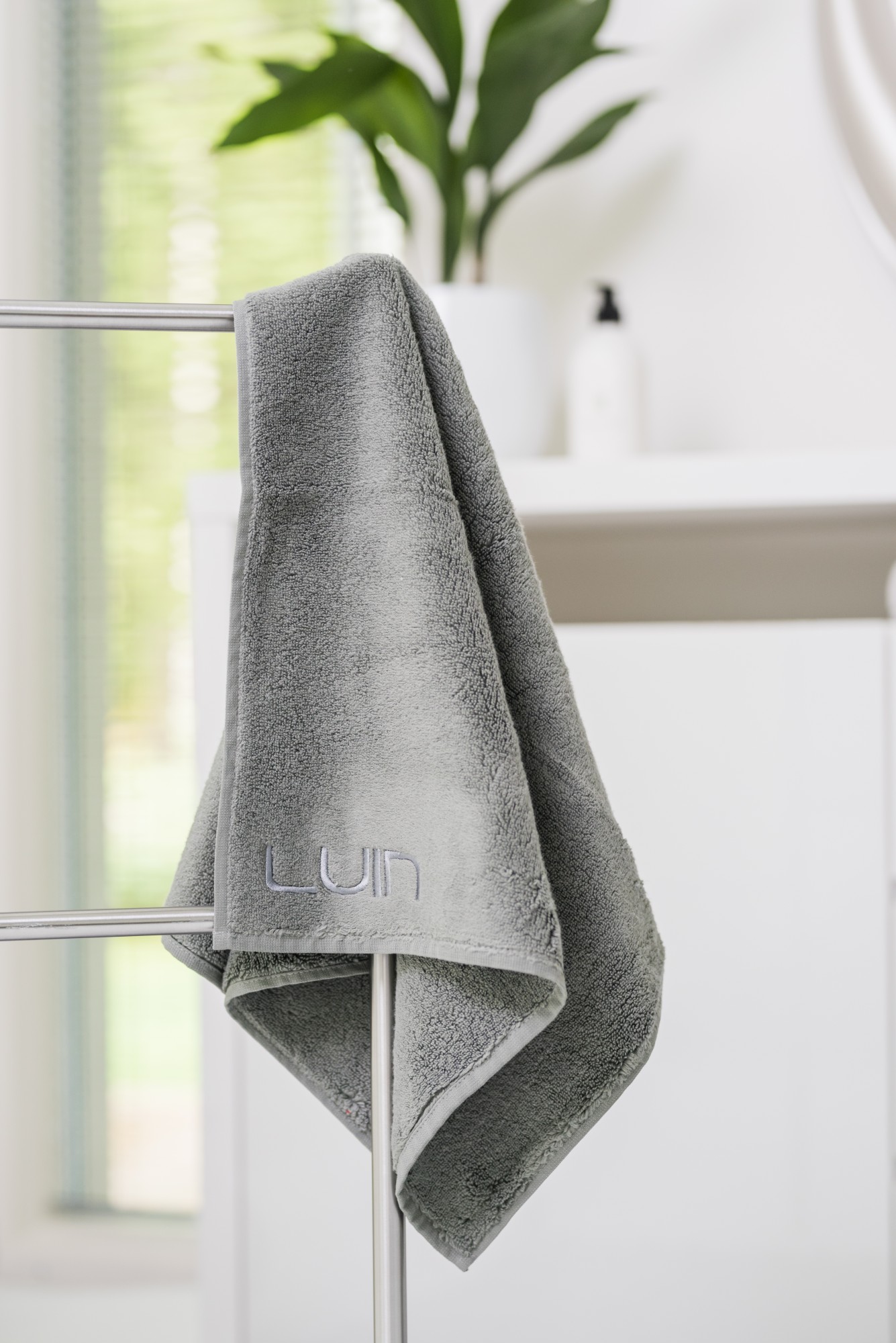 Luin Living Hand Towel large 50×100 cm Granite