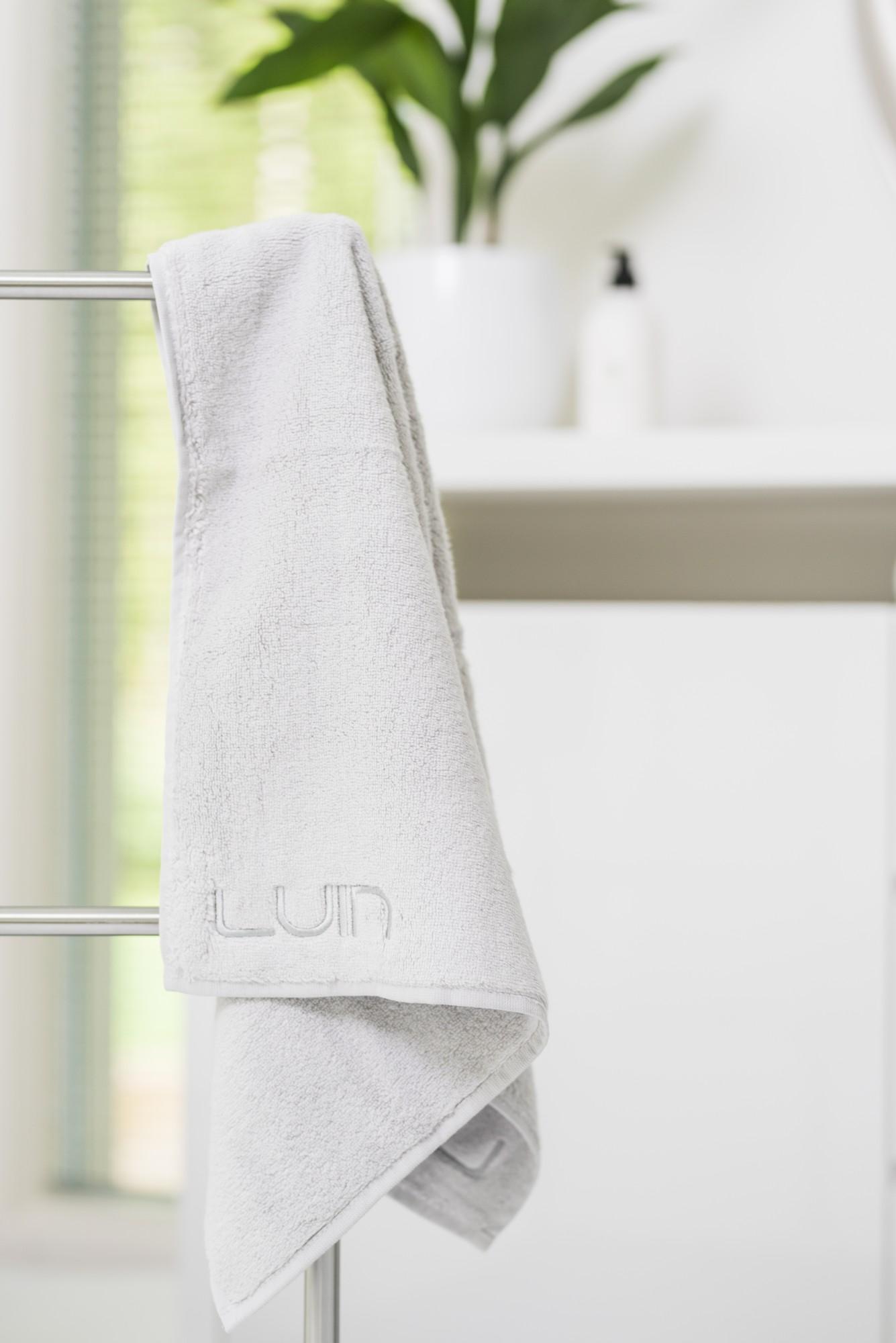 Luin Living Hand Towel large 50×100 cm Pearl Grey